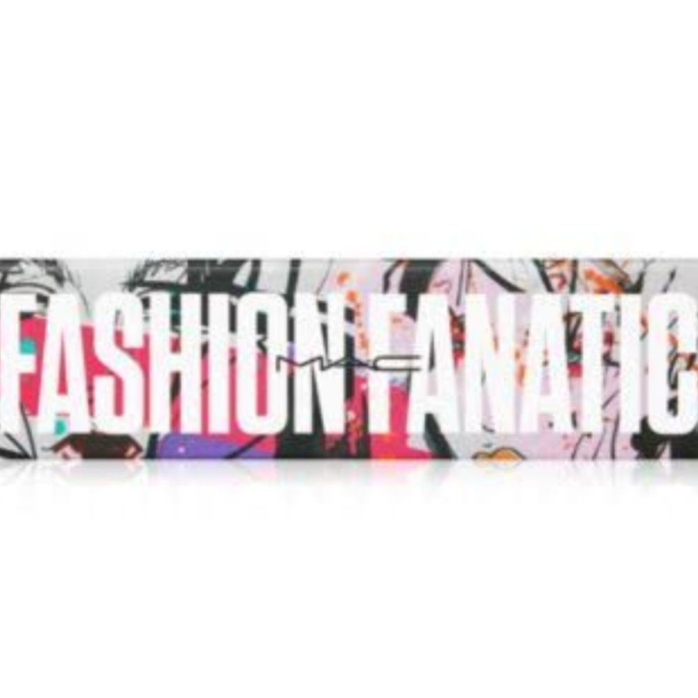 NWT MAC " Fashion Fanatic" Eye and Face Pallette